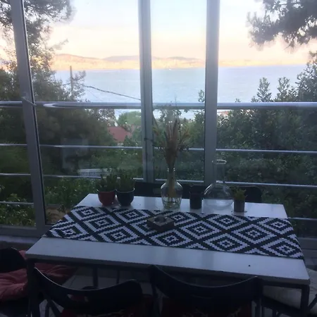 Kinaliada Manzarali Ev *