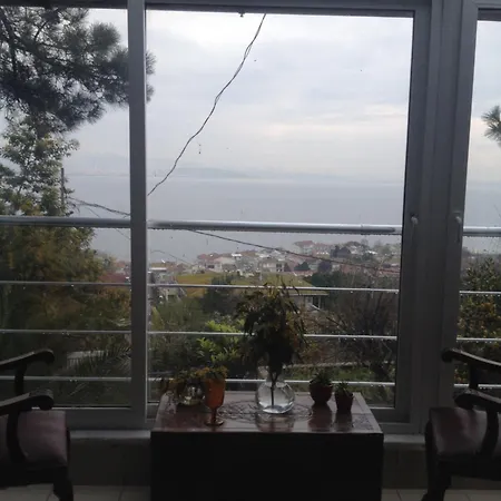 Hébergement de vacances Kinaliada Manzarali Ev